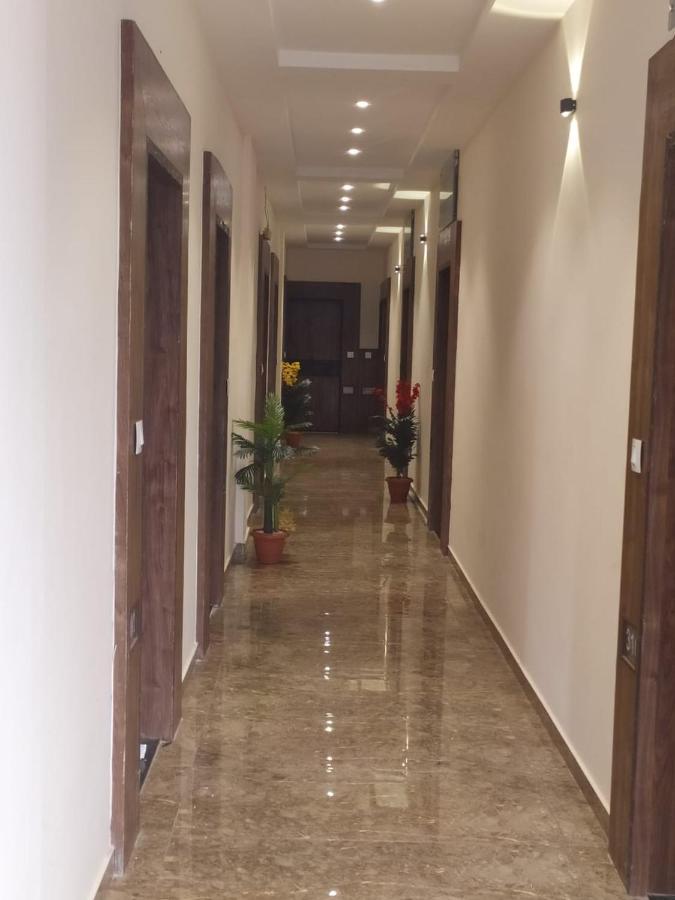 Hotel Krishna Palace Ānand Zewnętrze zdjęcie