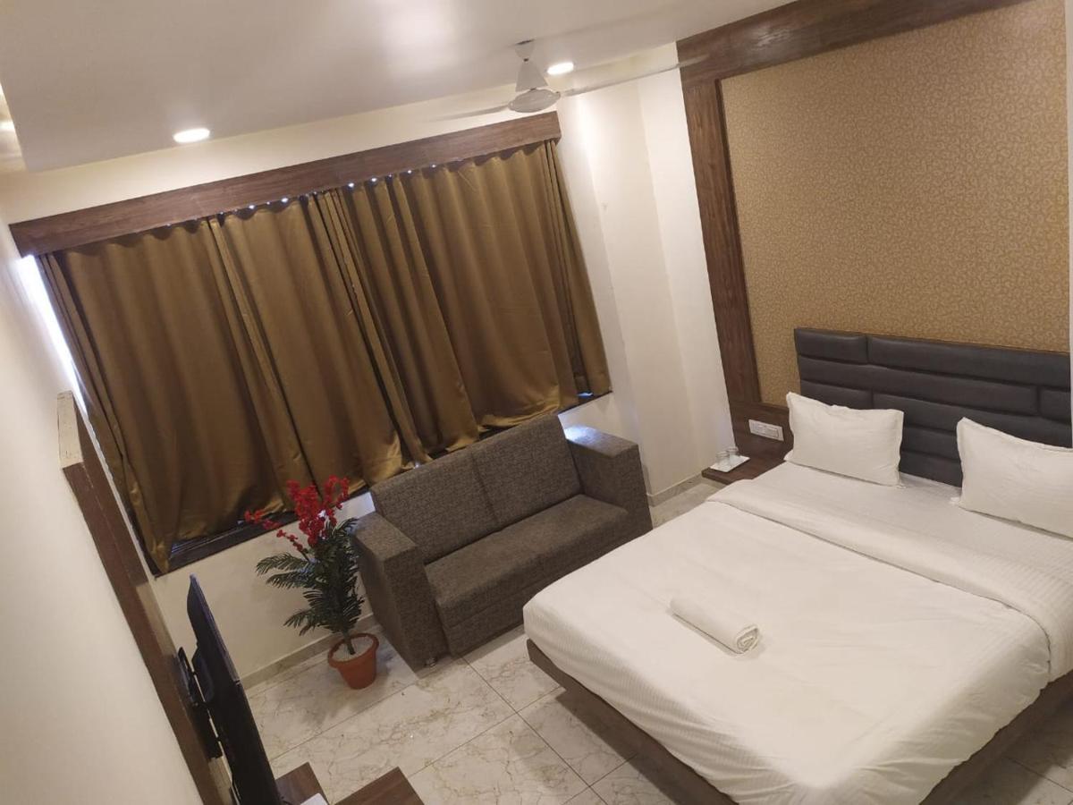 Hotel Krishna Palace Ānand Zewnętrze zdjęcie