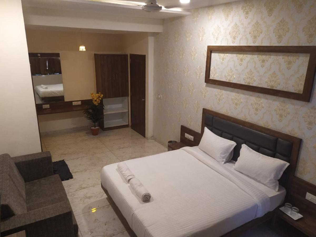 Hotel Krishna Palace Ānand Zewnętrze zdjęcie