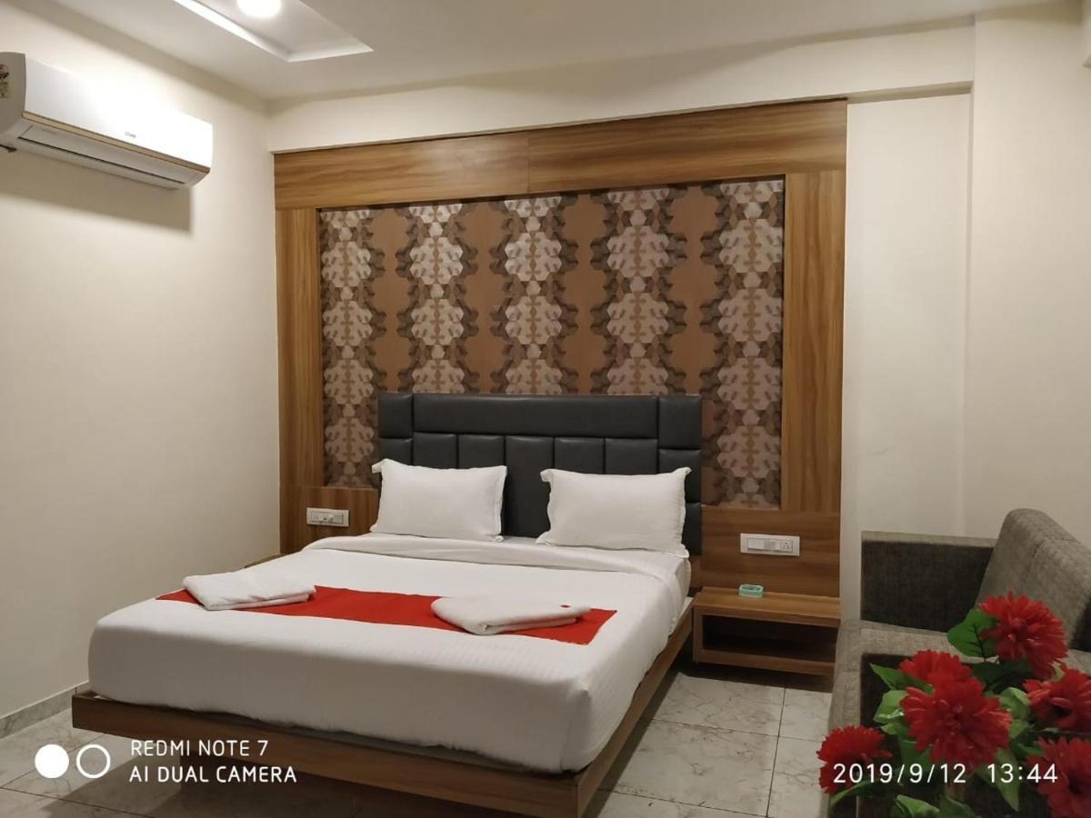 Hotel Krishna Palace Ānand Zewnętrze zdjęcie