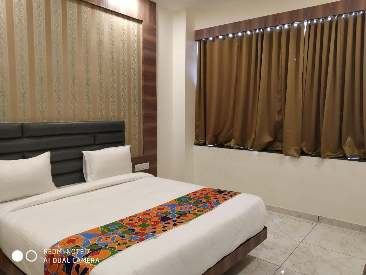 Hotel Krishna Palace Ānand Zewnętrze zdjęcie